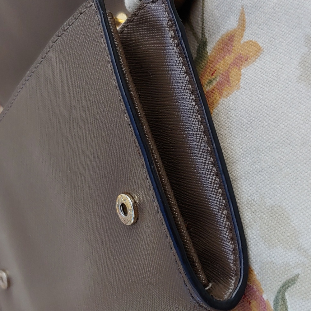Marc Jacobs Tan and Brown Saffiano Leather Fold Clutch Wallet - Picture 8 of 17